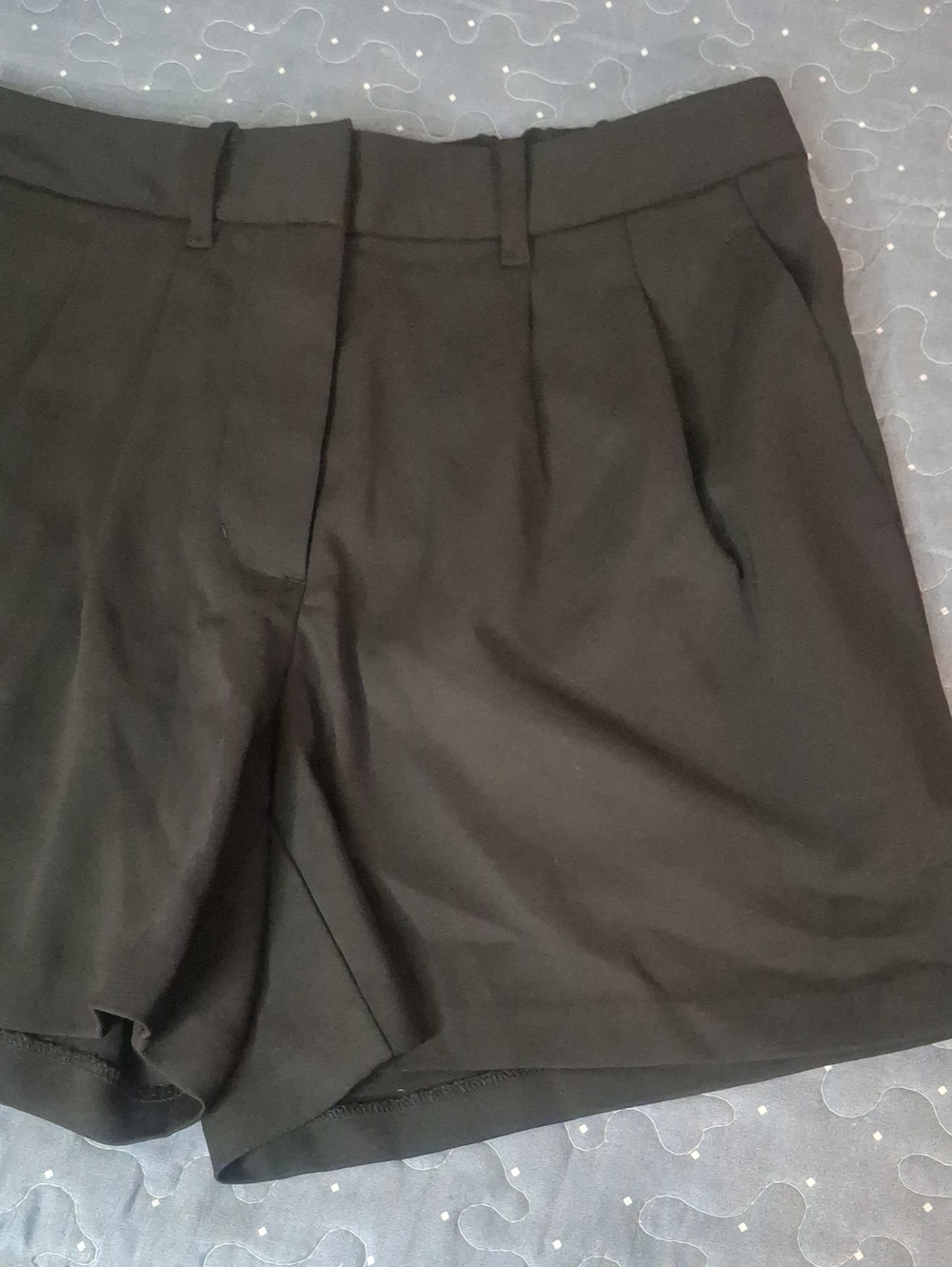 Quince Black High-Waist Pleated Women's Shorts